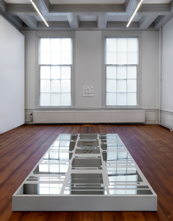 Abstract Browsing 16 04 27 (Pinterest), 2016, wood, mirrors, 400 x 180 x 20 cm. 
Photo: Gert Jan van Rooij Abstract Browsing 16 04 27 (Pinterest), 2016, wood, mirrors, 400 x 180 x 20 cm. 
Photo: Gert Jan van Rooij