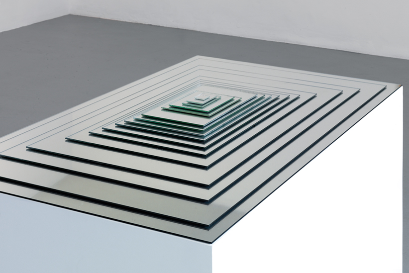 Popular Screen Sizes, 2014. 
Mirrors on pedestal, 133 x 78 x 75 cm. 
Photo: Gert Jan van Rooij Popular Screen Sizes, 2014. 
Mirrors on pedestal, 133 x 78 x 75 cm. 
Photo: Gert Jan van Rooij