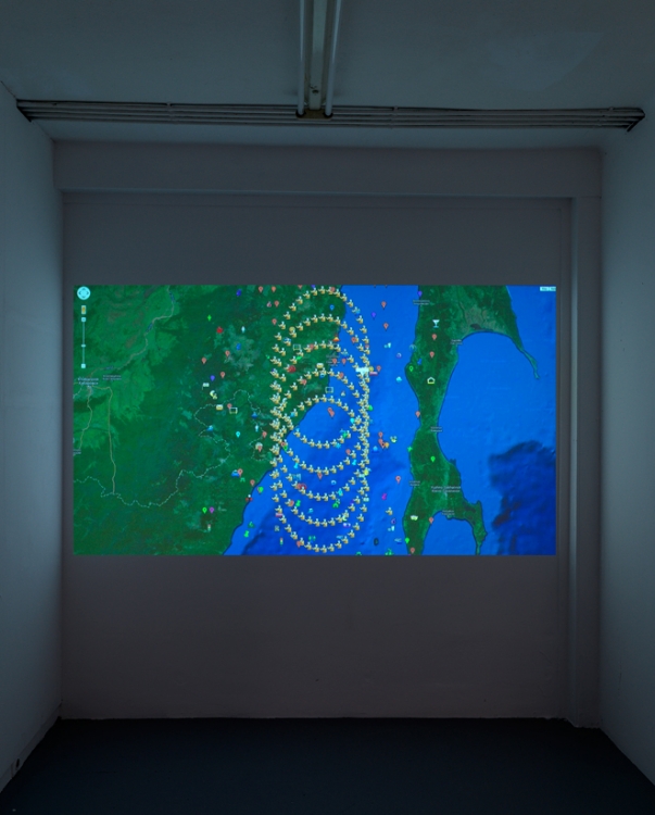 GeoGoo_GIcon, 2008
Digital video screengrab of website geogoo.net, 25 min.
Shown here as part of the groupshow 'Shifting Optics II' at Upstream Gallery, March '15.
Photo: Gert Jan van Rooij
GeoGoo_GIcon, 2008
Digital video screengrab of website geogoo.net, 25 min.
Shown here as part of the groupshow 'Shifting Optics II' at Upstream Gallery, March '15.
Photo: Gert Jan van Rooij
