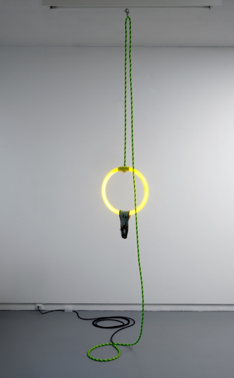 Kentaro Yamada, 2015
Circular fluorescent light, sheet, copper glazed ceramic form, 280 x 40 x 10 cm 
Courtesy of the artist
 Kentaro Yamada, 2015
Circular fluorescent light, sheet, copper glazed ceramic form, 280 x 40 x 10 cm 
Courtesy of the artist