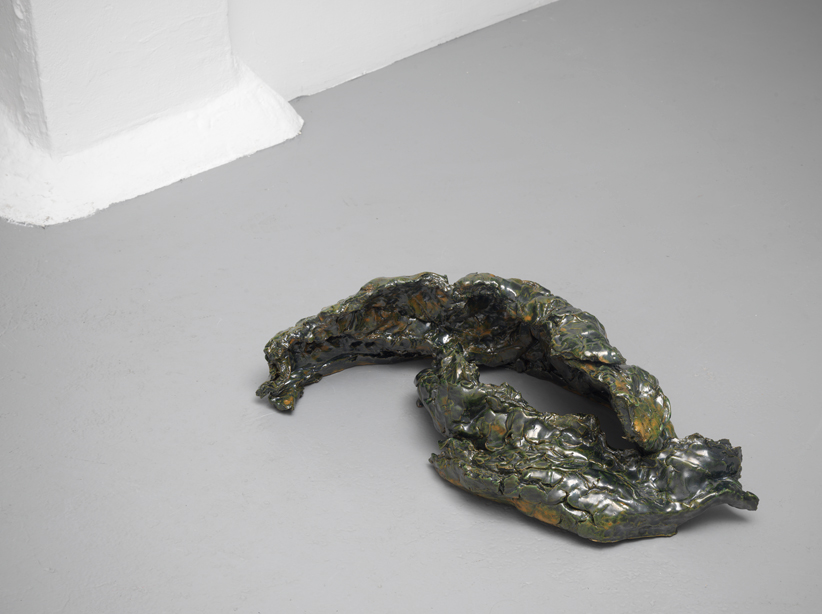 Salvatore Arancio, Crack, 2015
Glazed ceramic, 18 x 68 x 33 cm
Courtesy of the artist and Federica Schiavo Gallery, Rome
 Salvatore Arancio, Crack, 2015
Glazed ceramic, 18 x 68 x 33 cm
Courtesy of the artist and Federica Schiavo Gallery, Rome