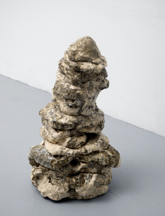 Salvatore Arancio, Sleep Dealer, 2015
Glazed ceramic, 40 x 24 x 20 cm
Courtesy of the artist and Federica Schiavo Gallery, Rome Salvatore Arancio, Sleep Dealer, 2015
Glazed ceramic, 40 x 24 x 20 cm
Courtesy of the artist and Federica Schiavo Gallery, Rome