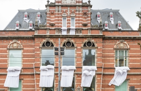 Final week for Marinus Boezem's 'Bedding out the Windows of the Stedelijk Museum'