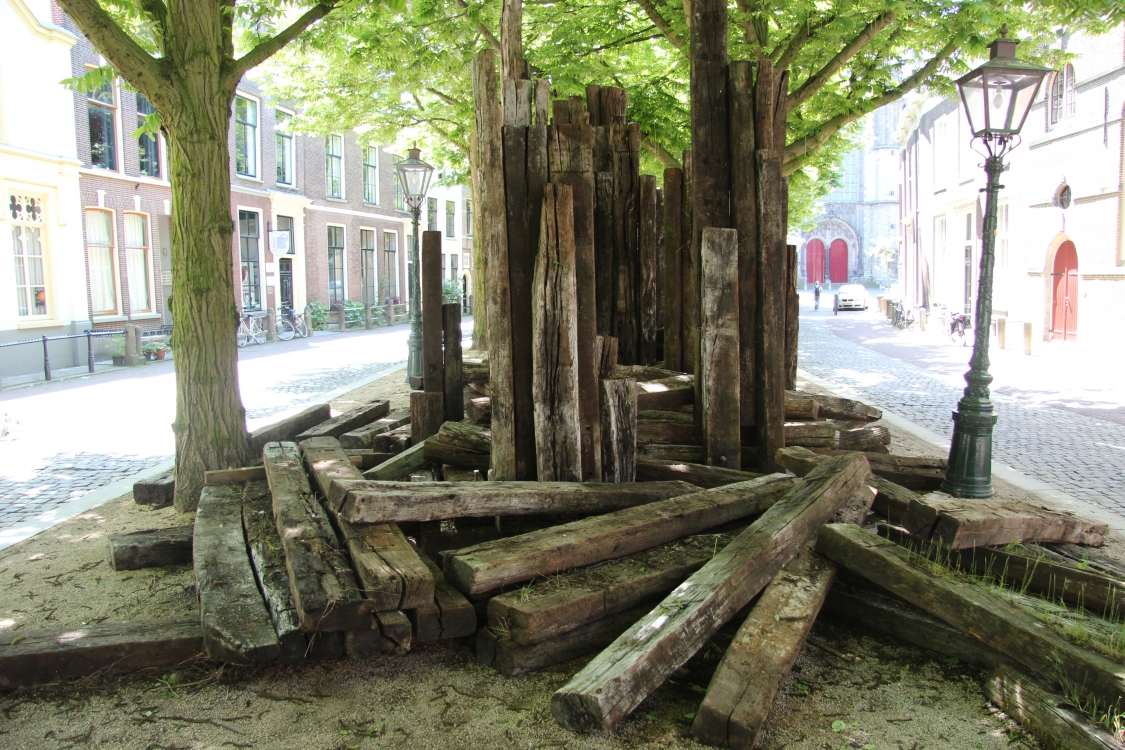 'Basic construction III', 2013. Exhibited at the open air exhibition 'Beelden in Leiden', Hooglandse Kerkgracht. 'Basic construction III', 2013. Exhibited at the open air exhibition 'Beelden in Leiden', Hooglandse Kerkgracht.