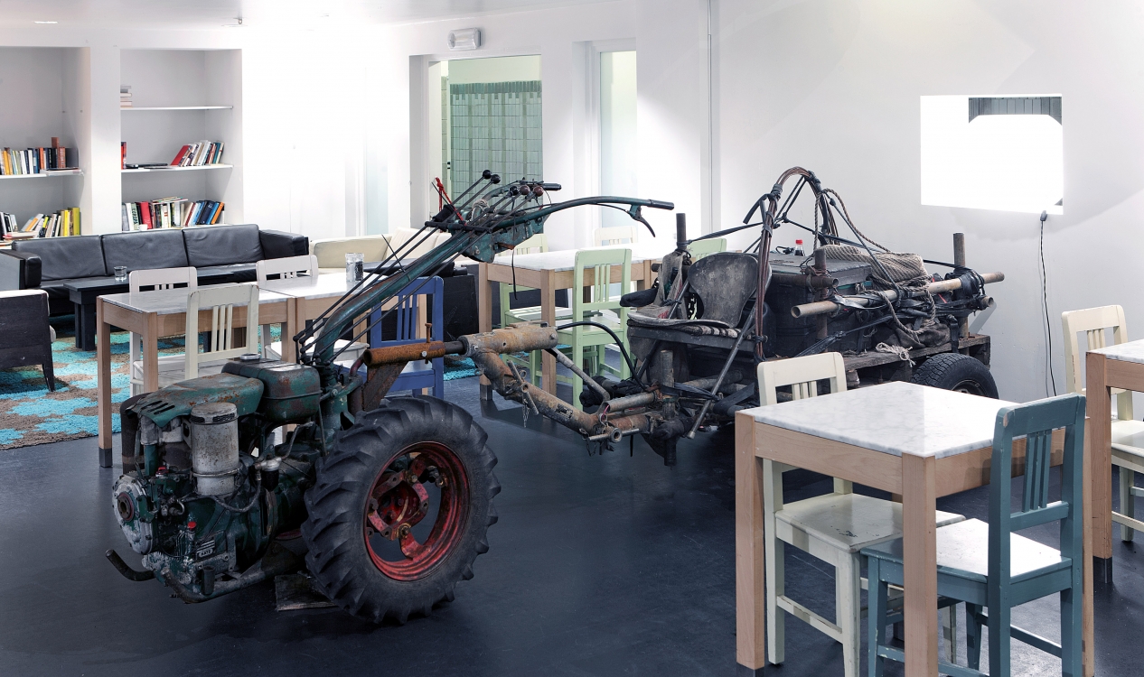 'Chariot', 2013, variable media, 400 x 120 cm. As exposed during the 10 year anniversary show of Upstream Gallery in the Lloyd Hotel, Amsterdam 'Chariot', 2013, variable media, 400 x 120 cm. As exposed during the 10 year anniversary show of Upstream Gallery in the Lloyd Hotel, Amsterdam