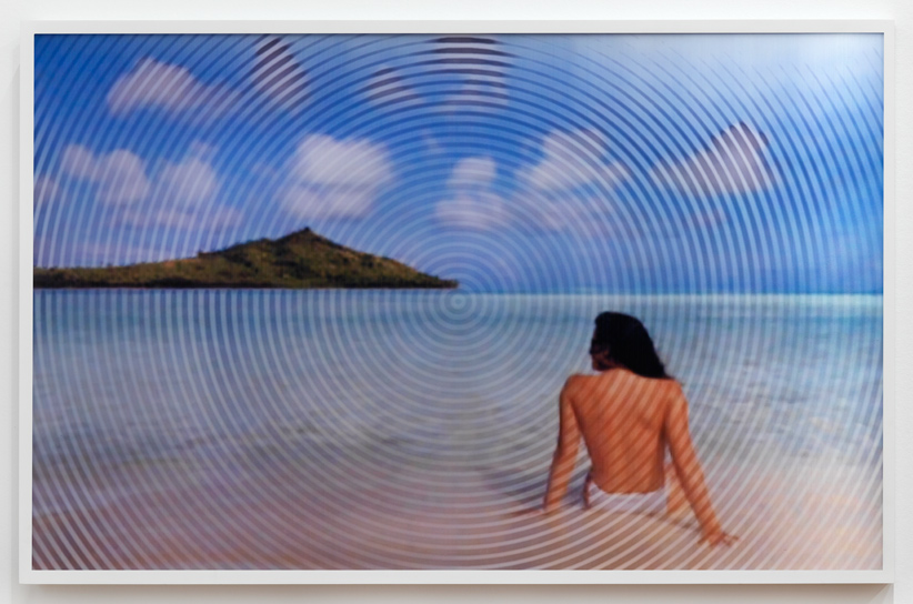 'Jennifer in Paradise (Halftone_Circle)', 2015, lenticular print, 79 x 119 cm. 
Photo: Gert Jan van Rooij 'Jennifer in Paradise (Halftone_Circle)', 2015, lenticular print, 79 x 119 cm. 
Photo: Gert Jan van Rooij