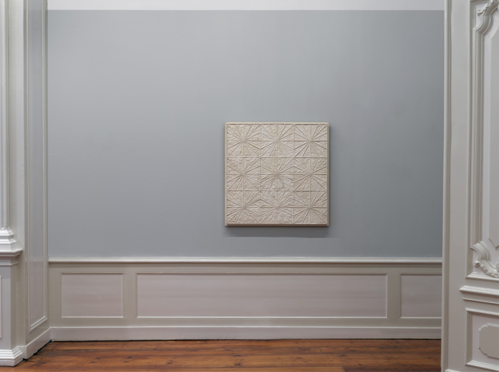 'R69-47', 1969. Painted papier mâchée on wood, 104 x 104 cm. Photo: Gert Jan van Rooij. 'R69-47', 1969. Painted papier mâchée on wood, 104 x 104 cm. Photo: Gert Jan van Rooij.
