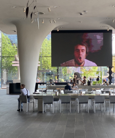 Video Marinus Boezem in foyer Stedelijk Museum Amsterdam 