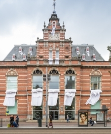 Final week for Marinus Boezem's 'Bedding out the Windows of the Stedelijk Museum'